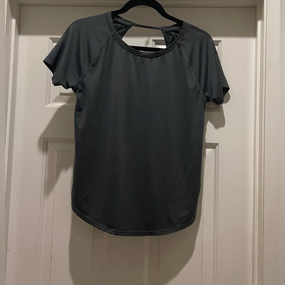 Under Armour women’s athletic shirt size XS / S